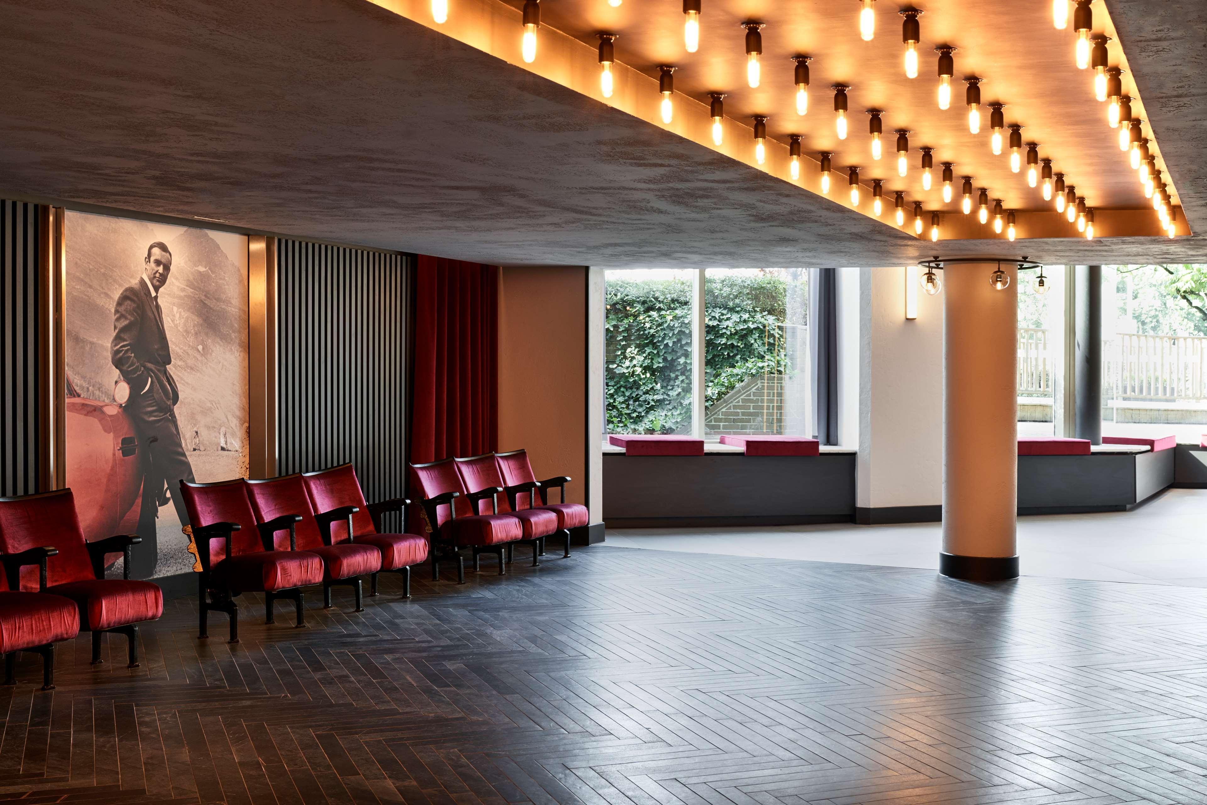 Отель Radisson Red London Heathrow Хармондсворт Экстерьер фото The interior of the new building