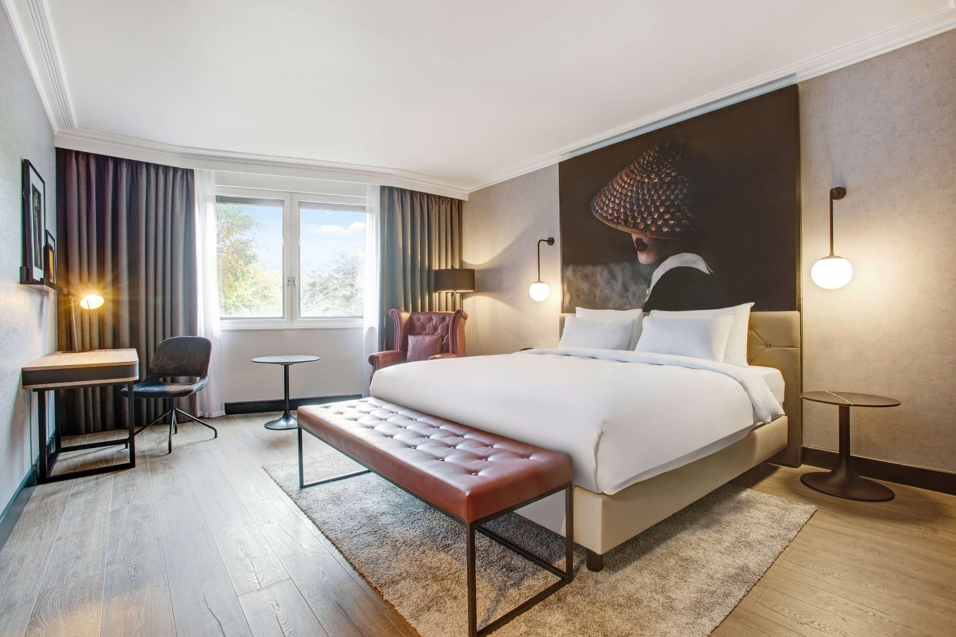 Отель Radisson Red London Heathrow Хармондсворт Экстерьер фото Room at the hotel