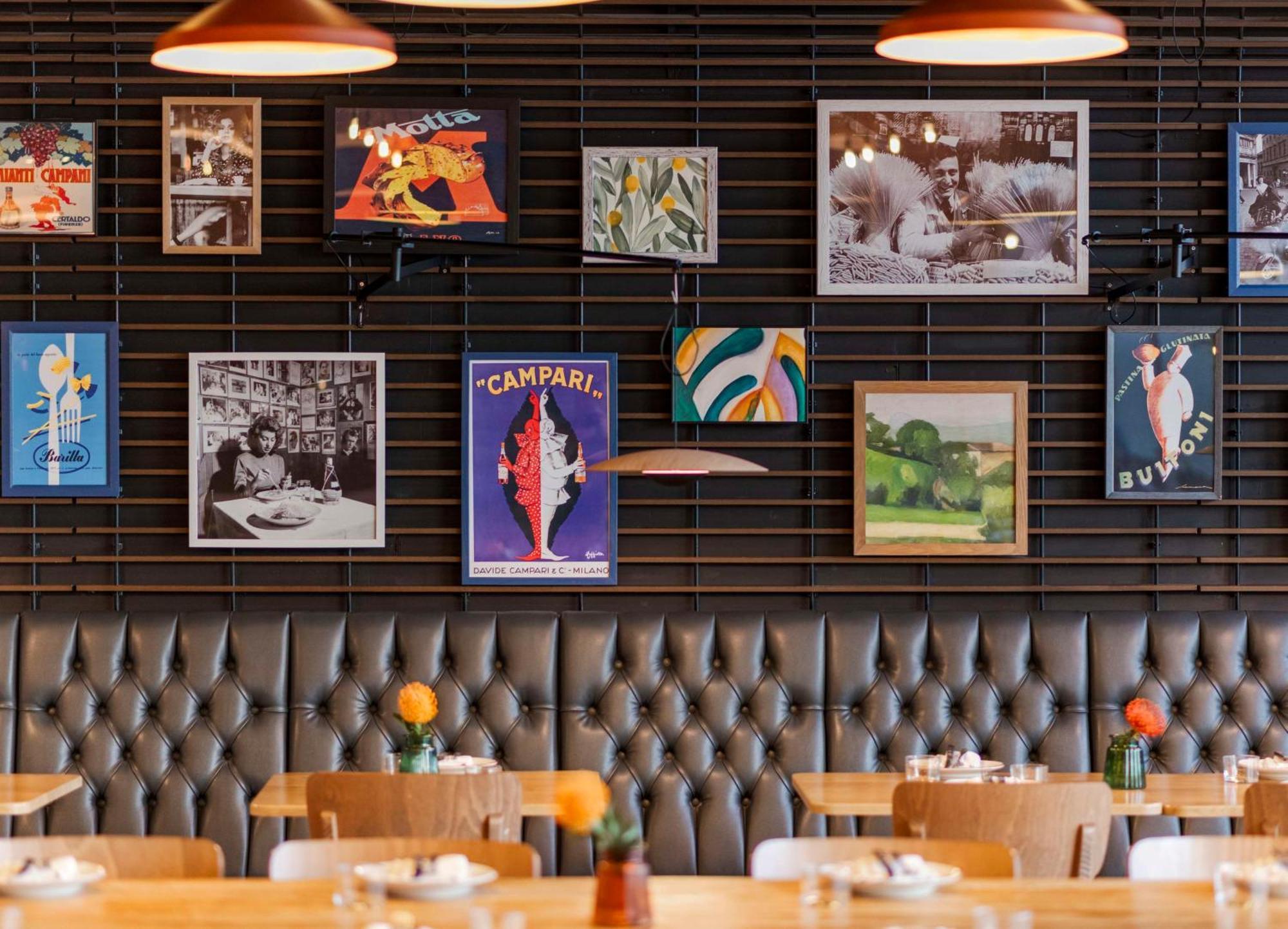 Отель Radisson Red London Heathrow Хармондсворт Экстерьер фото "Campari"