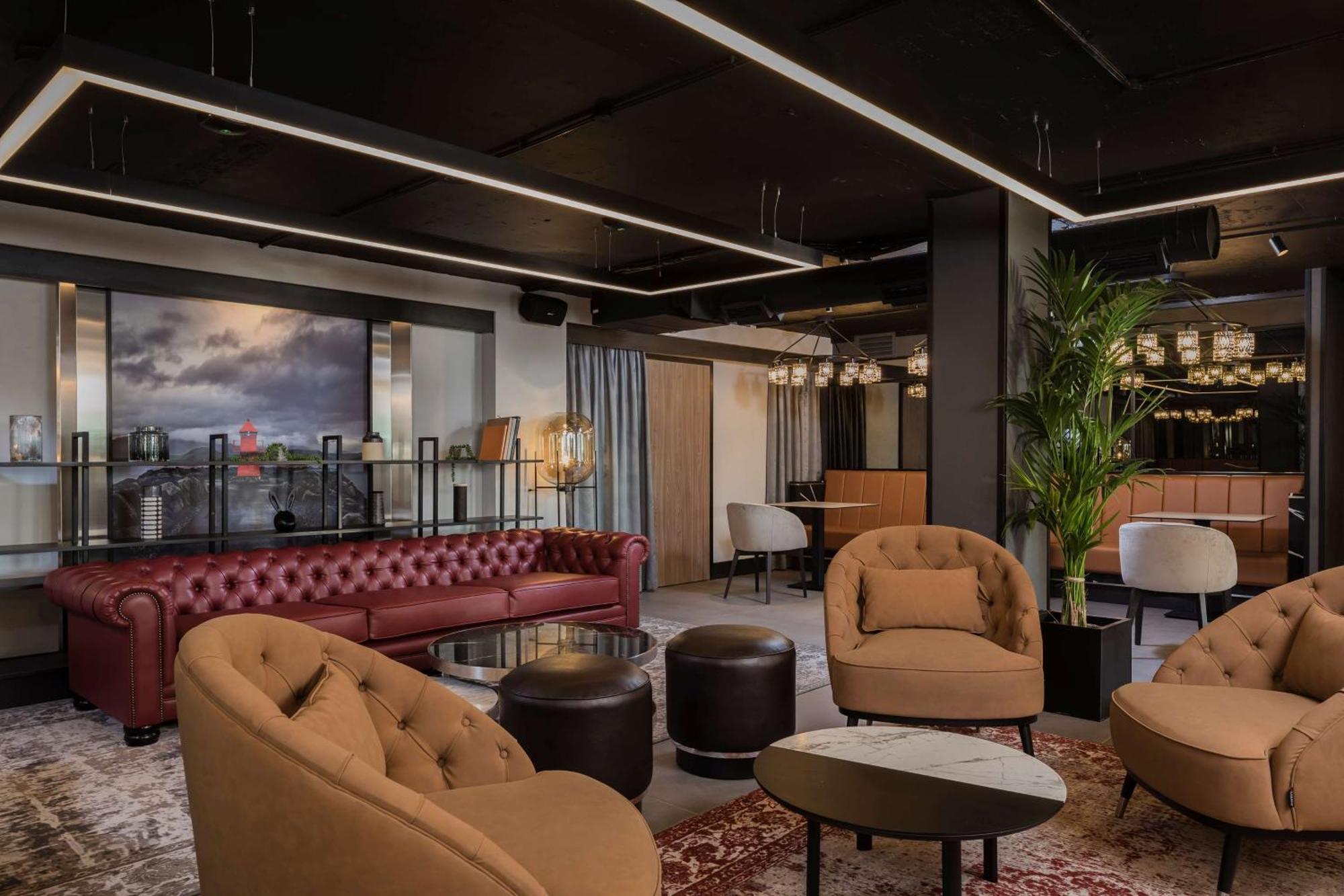 Отель Radisson Red London Heathrow Хармондсворт Экстерьер фото Interior of the hotel