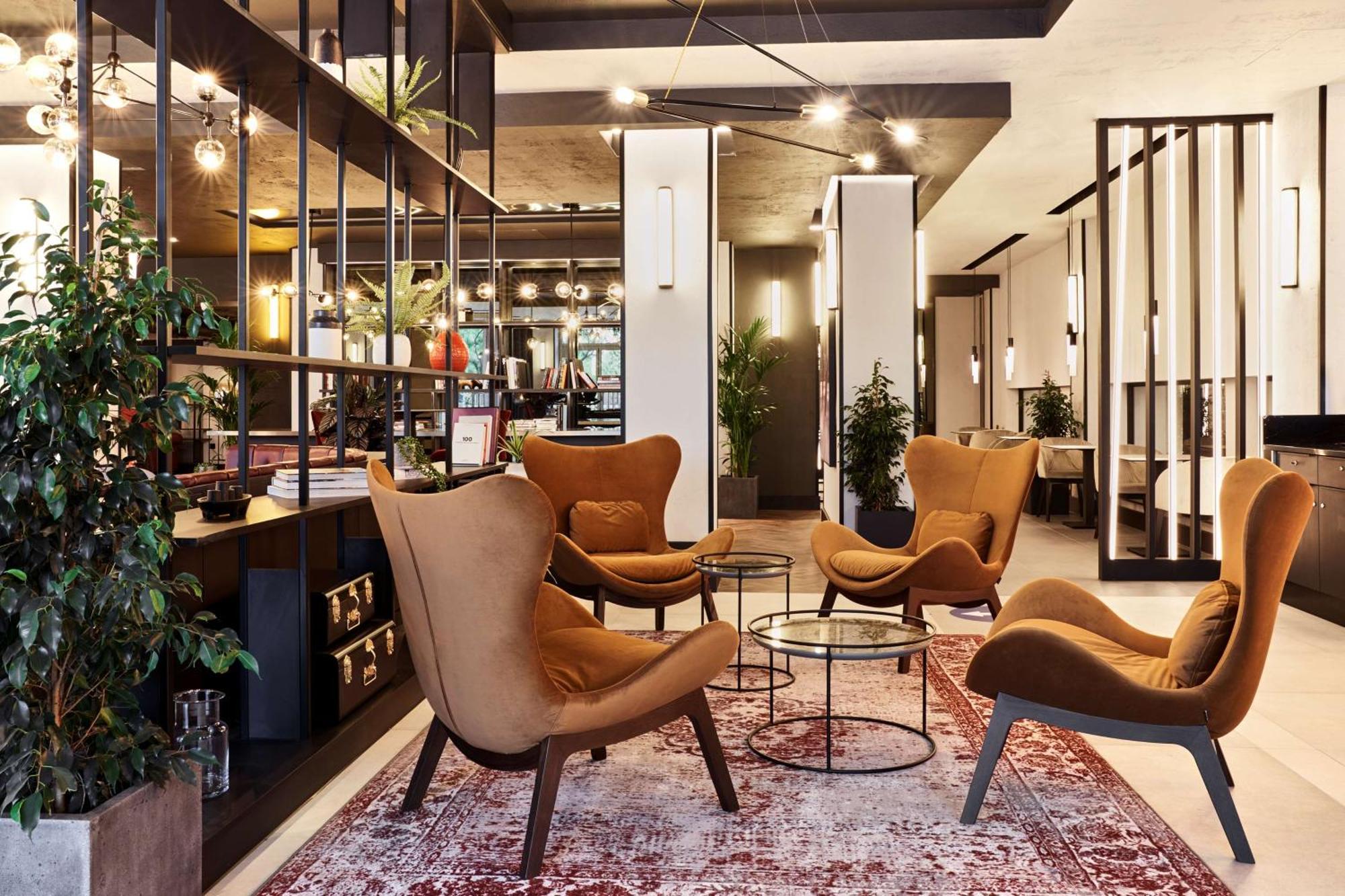 Отель Radisson Red London Heathrow Хармондсворт Экстерьер фото Interior of the hotel
