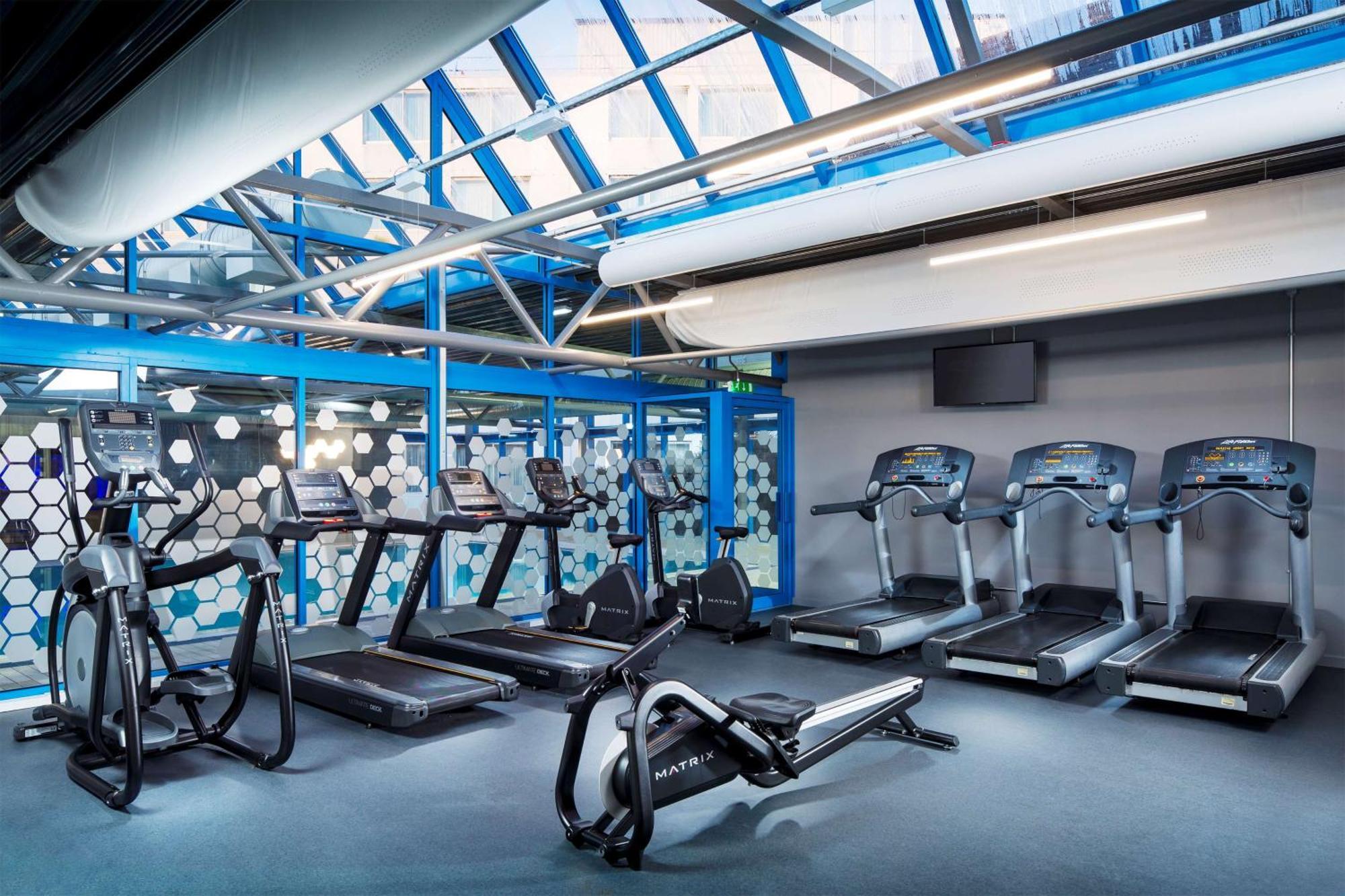 Отель Radisson Red London Heathrow Хармондсворт Экстерьер фото Fitness room